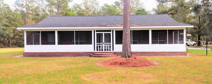 Spacious Screened Porch